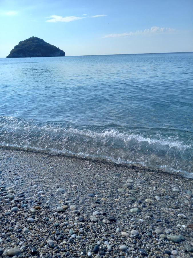 Bilocale Savona Apartment Bagian luar foto